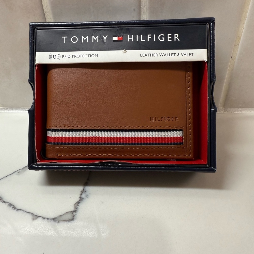 Tommy Hilfiger Tan Leather Wallet